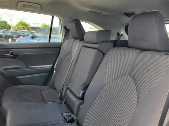 Used 2022 Toyota Highlander L image 8