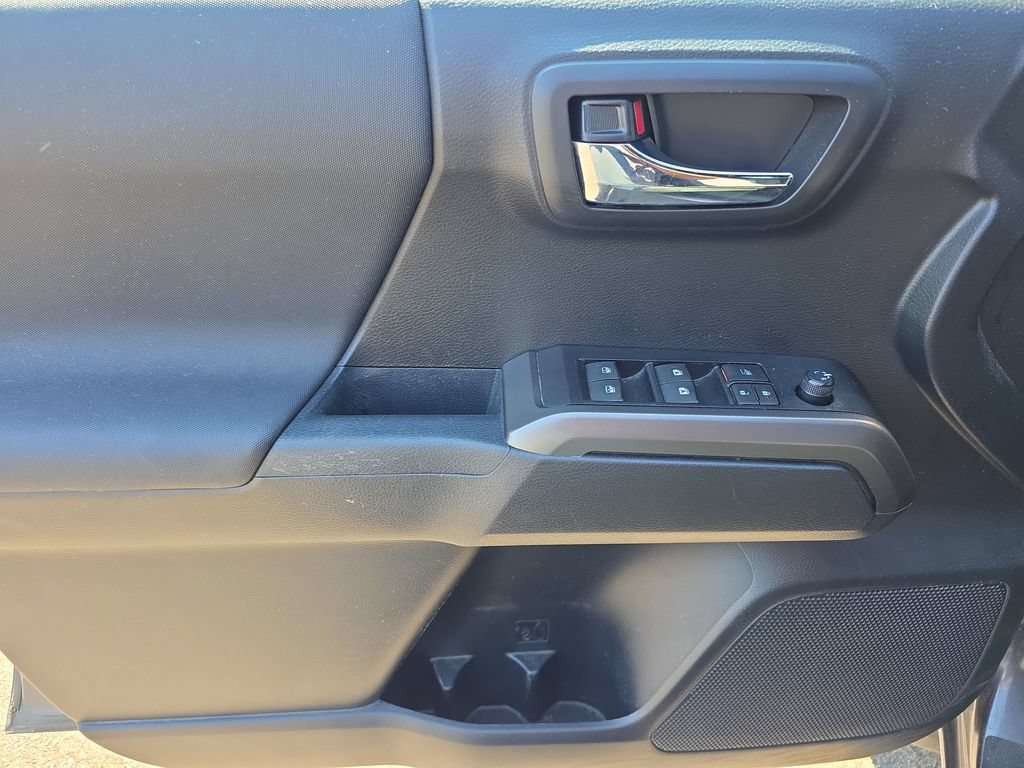 Used 2021 Toyota Tacoma TRD Off-Road AWD/4WD image 17