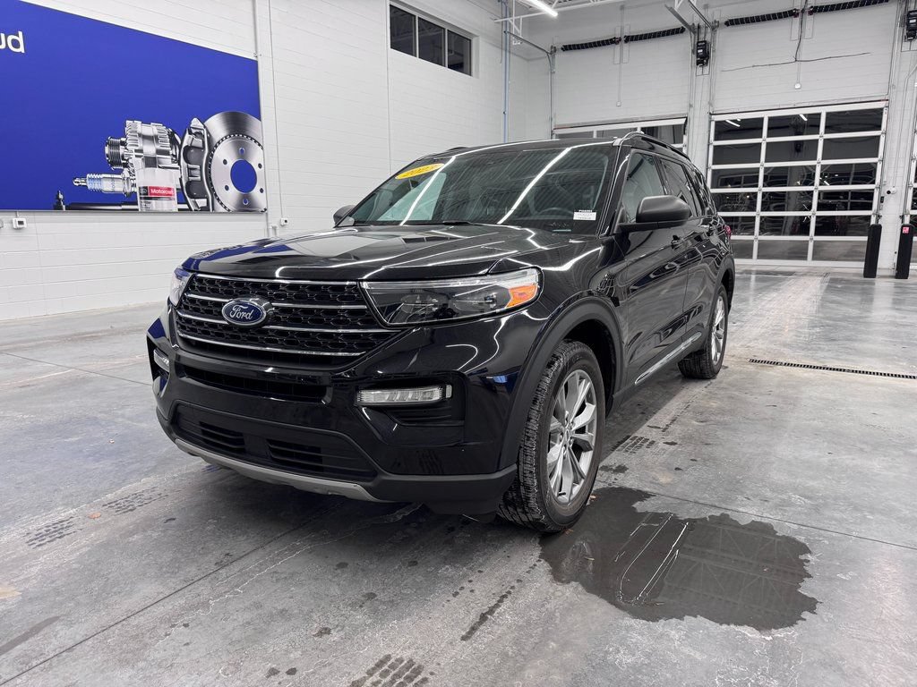 Certified 2023 Ford Explorer XLT w/ Equipment Group 202A AWD/4WD image 2