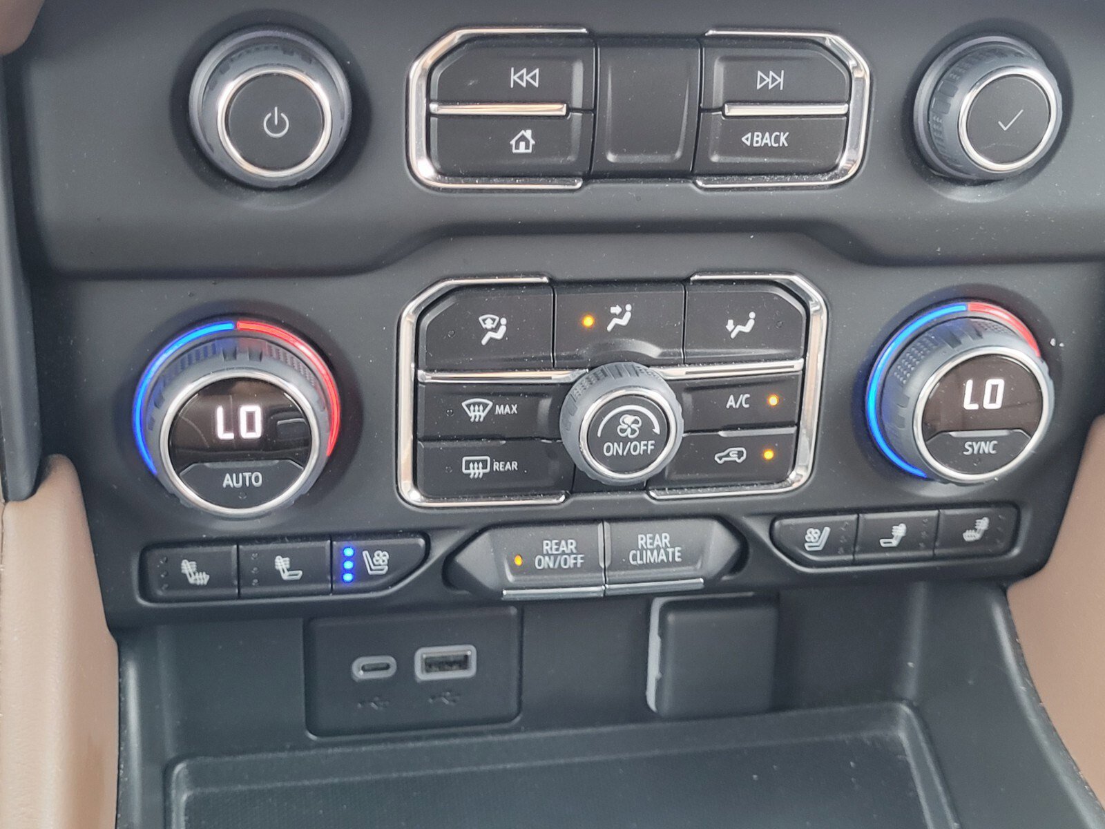 Used 2023 Chevrolet Tahoe High Country w/ Premium Package image 23