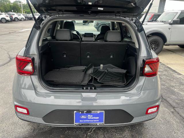 Used 2023 Hyundai Venue Limited FWD image 14