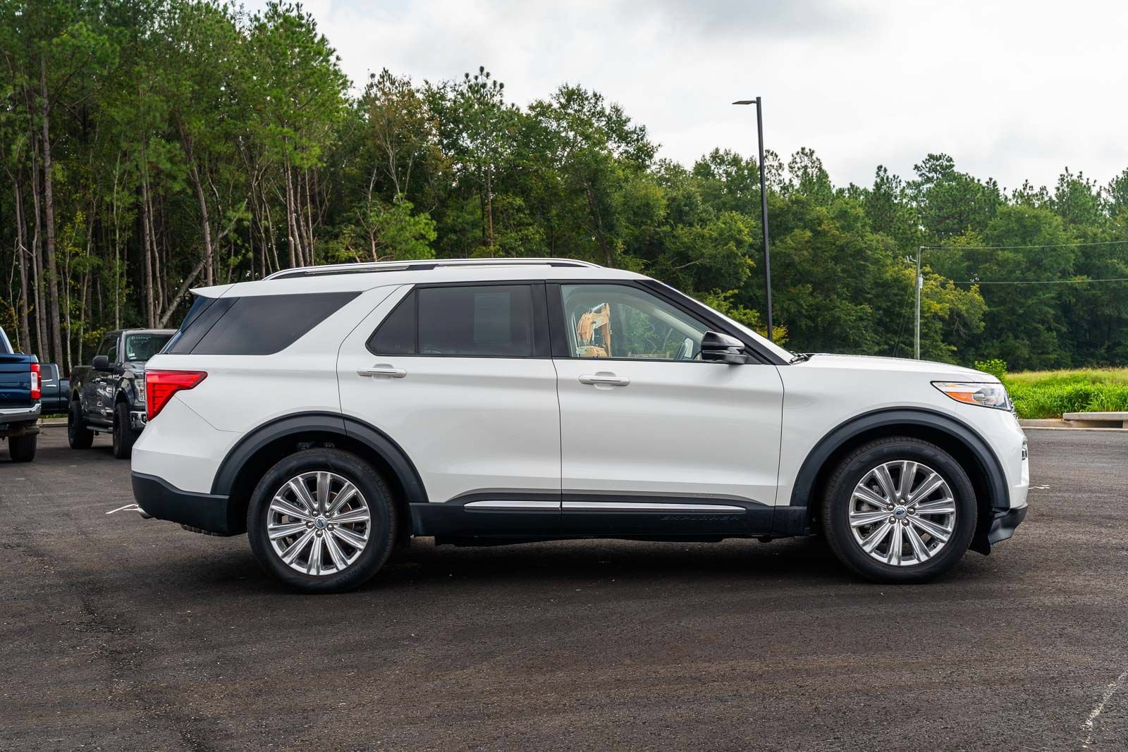 Certified 2023 Ford Explorer Limited w/ Equipment Group 301A RWD image 8