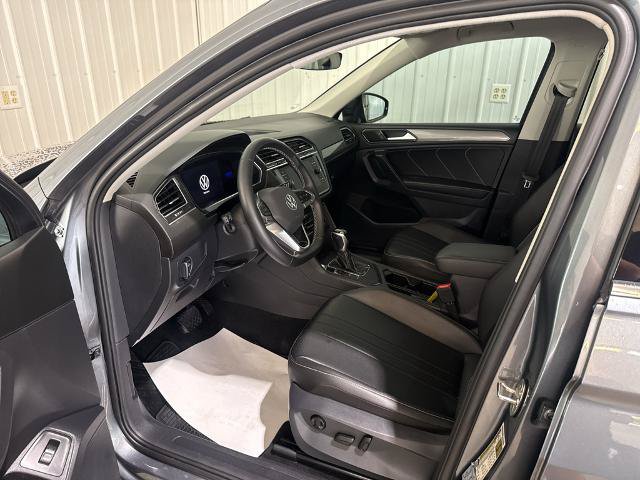 Used 2022 Volkswagen Tiguan SE FWD image 2