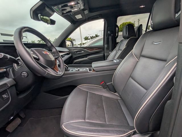Used 2024 Cadillac Escalade Premium Luxury image 5