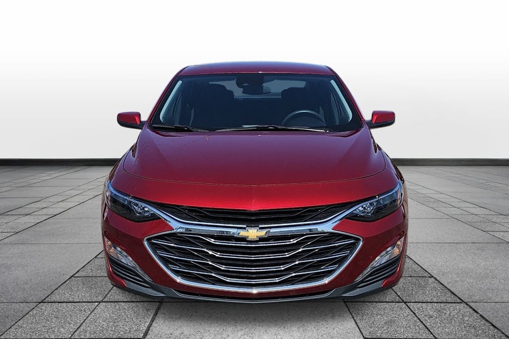 Used 2025 Chevrolet Malibu LT FWD image 2