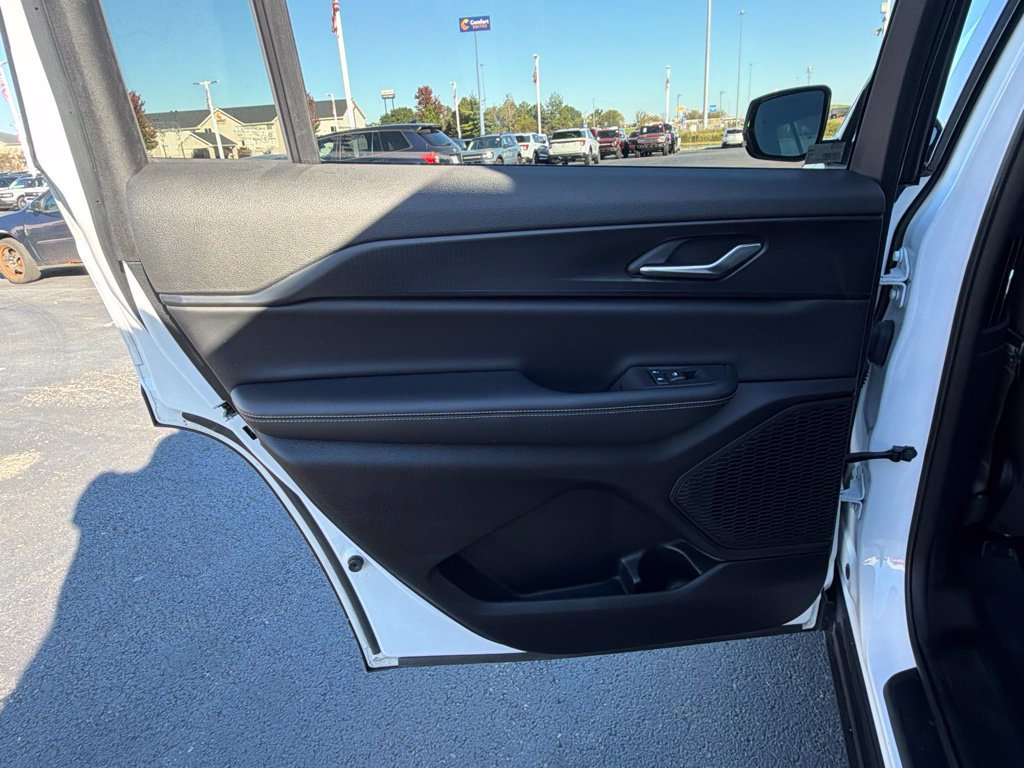 Used 2024 Jeep Grand Cherokee L Laredo AWD/4WD image 26