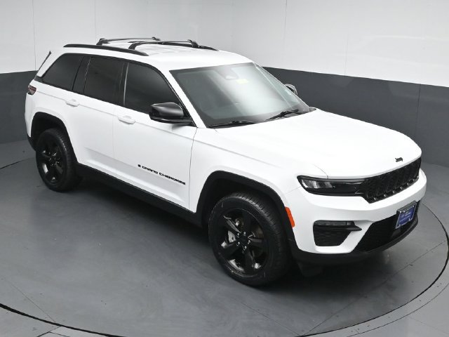 Used 2023 Jeep Grand Cherokee Limited w/ Black Appearance Package AWD/4WD image 44