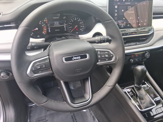 Used 2025 Jeep Compass Limited AWD/4WD image 13