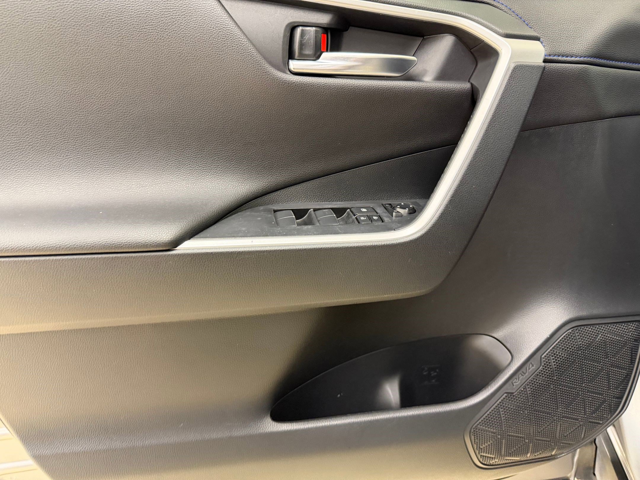 Used 2019 Toyota RAV4 XSE w/ Carpet Mat Package image 12