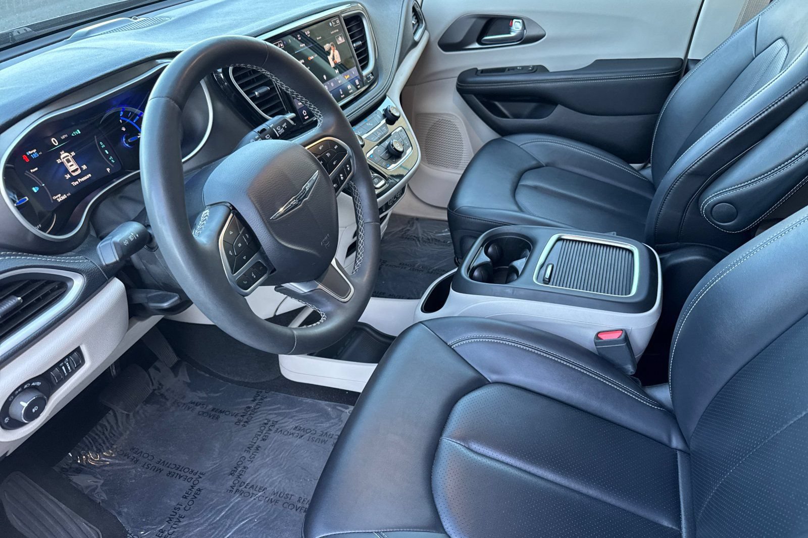 Used 2024 Chrysler Pacifica Limited FWD image 15