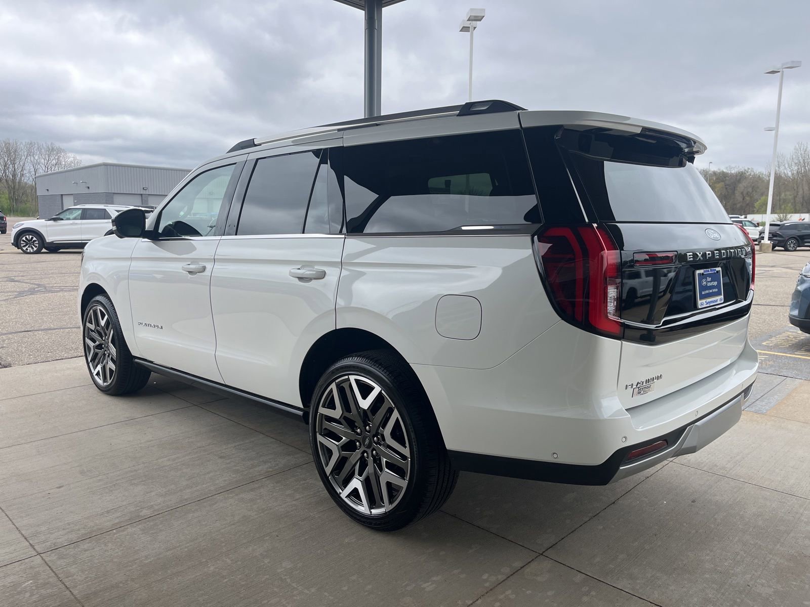 Certified 2025 Ford Expedition Platinum w/ Platinum Ultimate Package AWD/4WD image 3