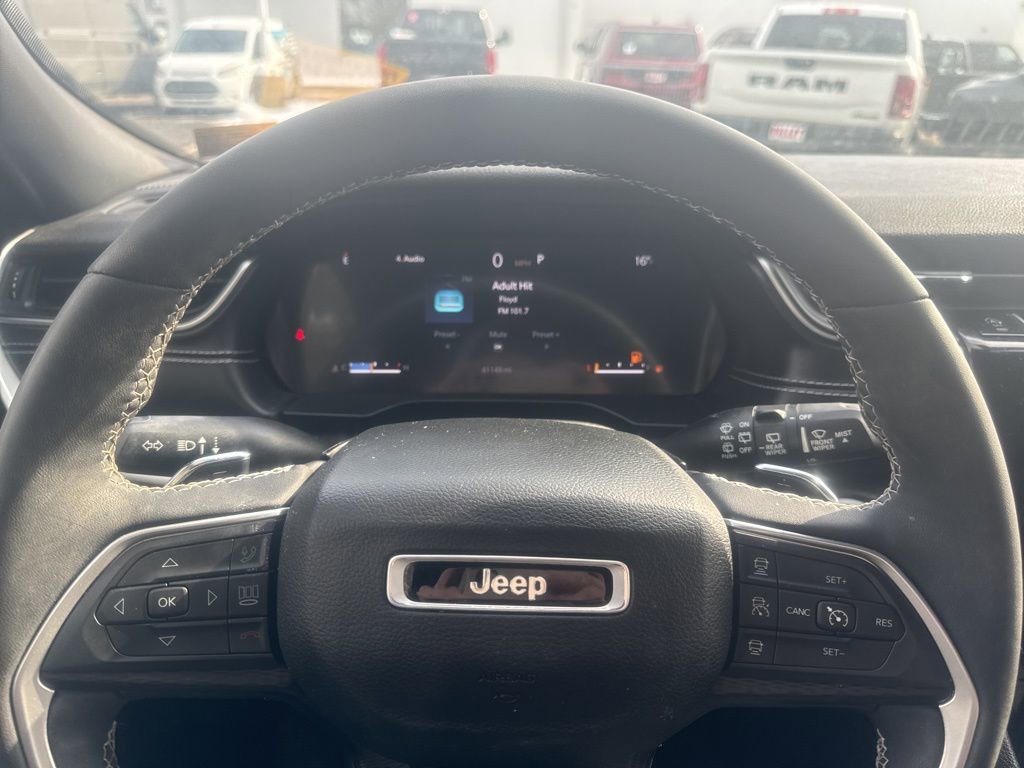 Used 2024 Jeep Grand Cherokee Altitude AWD/4WD image 5