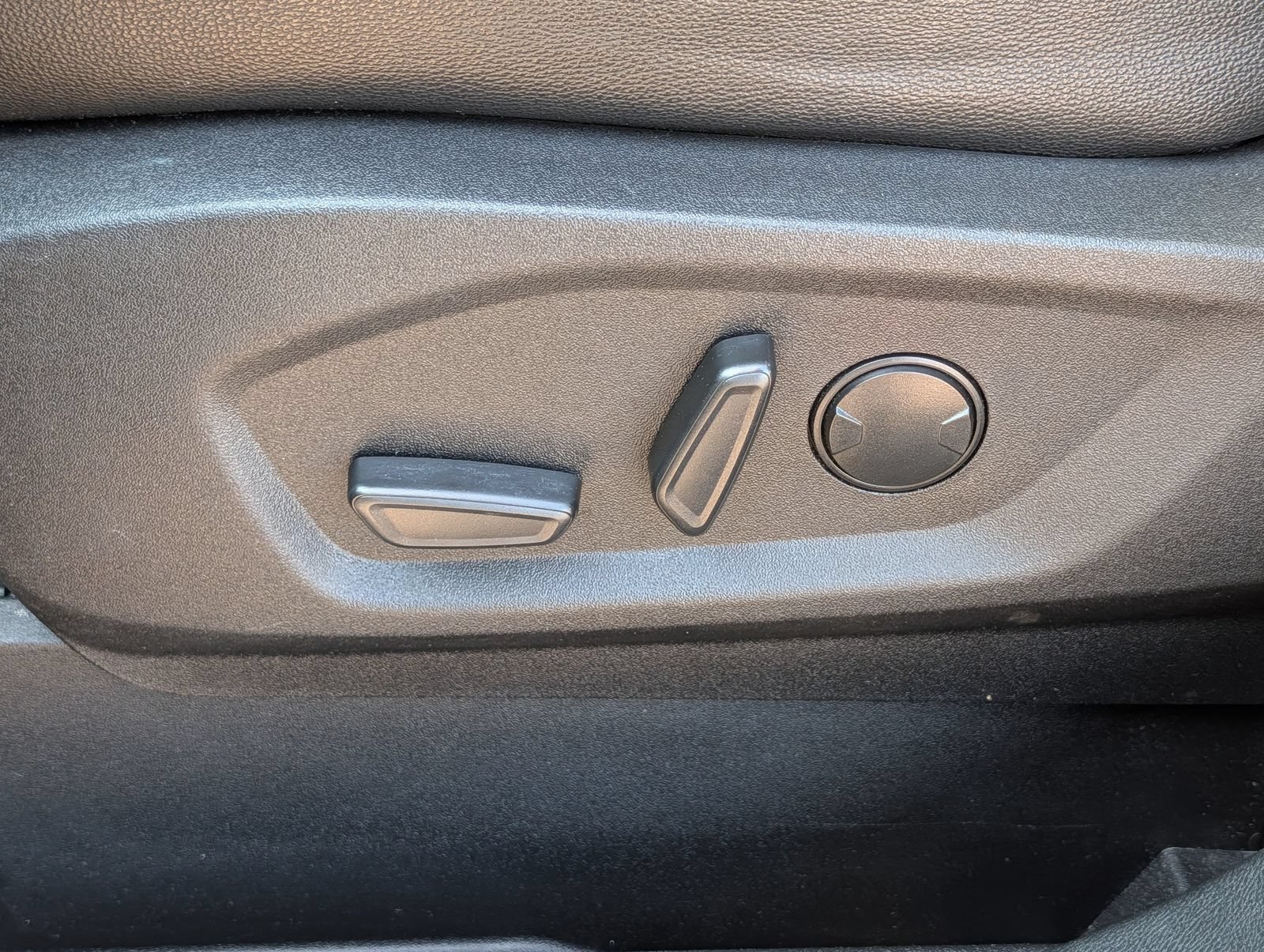 Certified 2023 Ford Edge Titanium AWD/4WD image 16