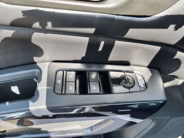 Used 2025 Nissan Pathfinder SV AWD/4WD image 18