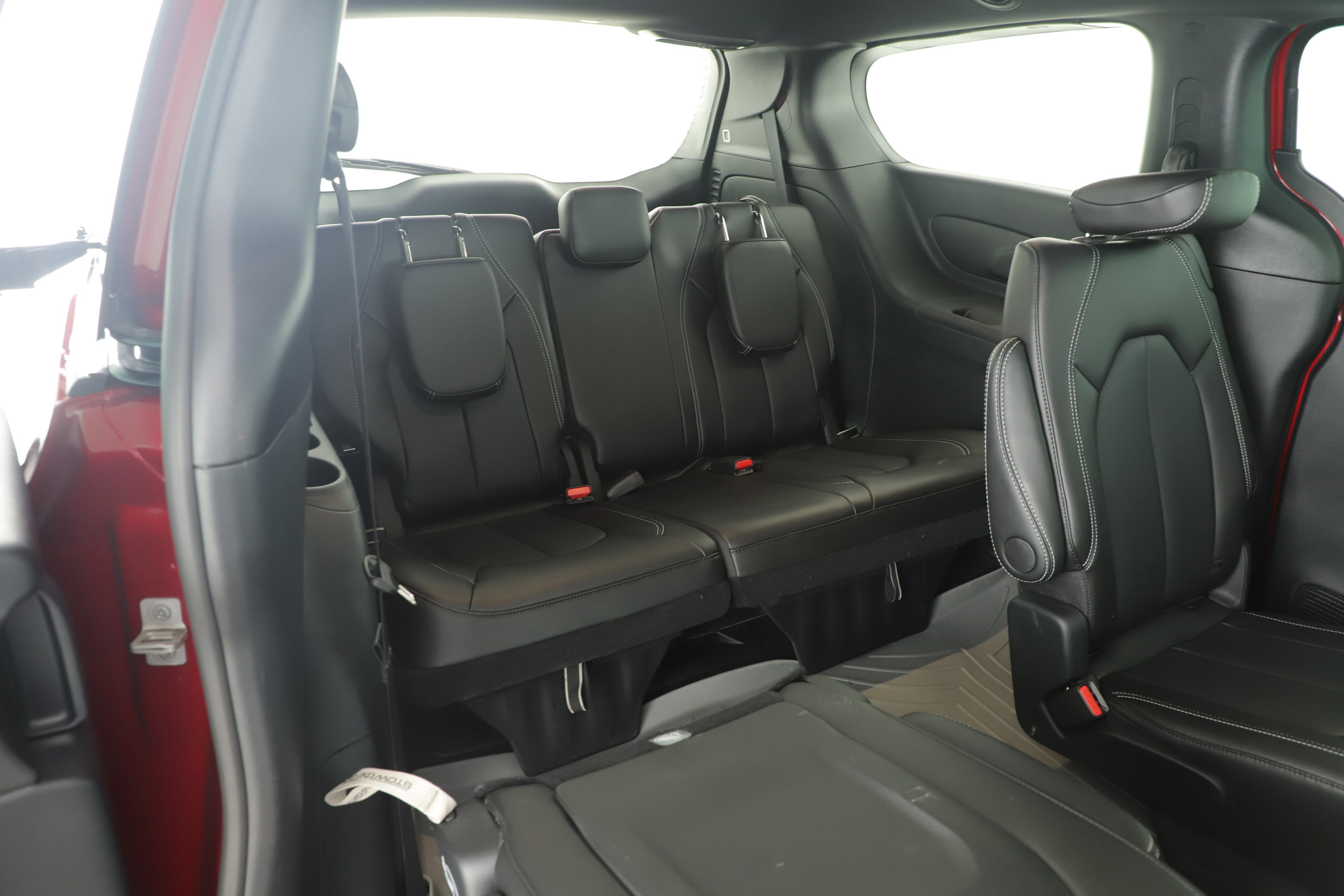 Used 2025 Chrysler Pacifica Select image 14