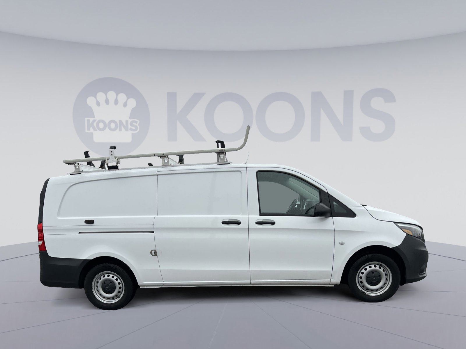 Used 2023 Mercedes-Benz Metris image 2