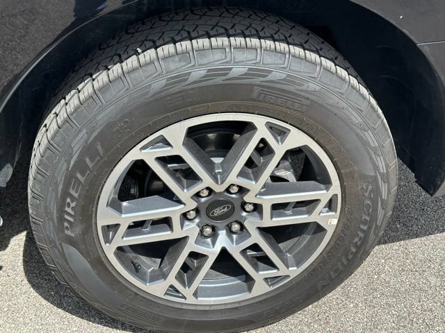 Certified 2025 Ford Expedition Active AWD/4WD image 7