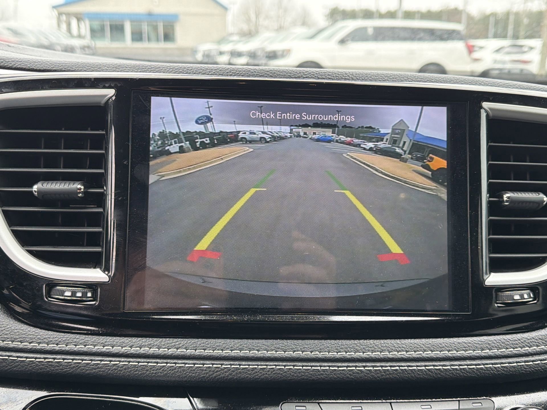 Used 2023 Chrysler Pacifica Touring image 11