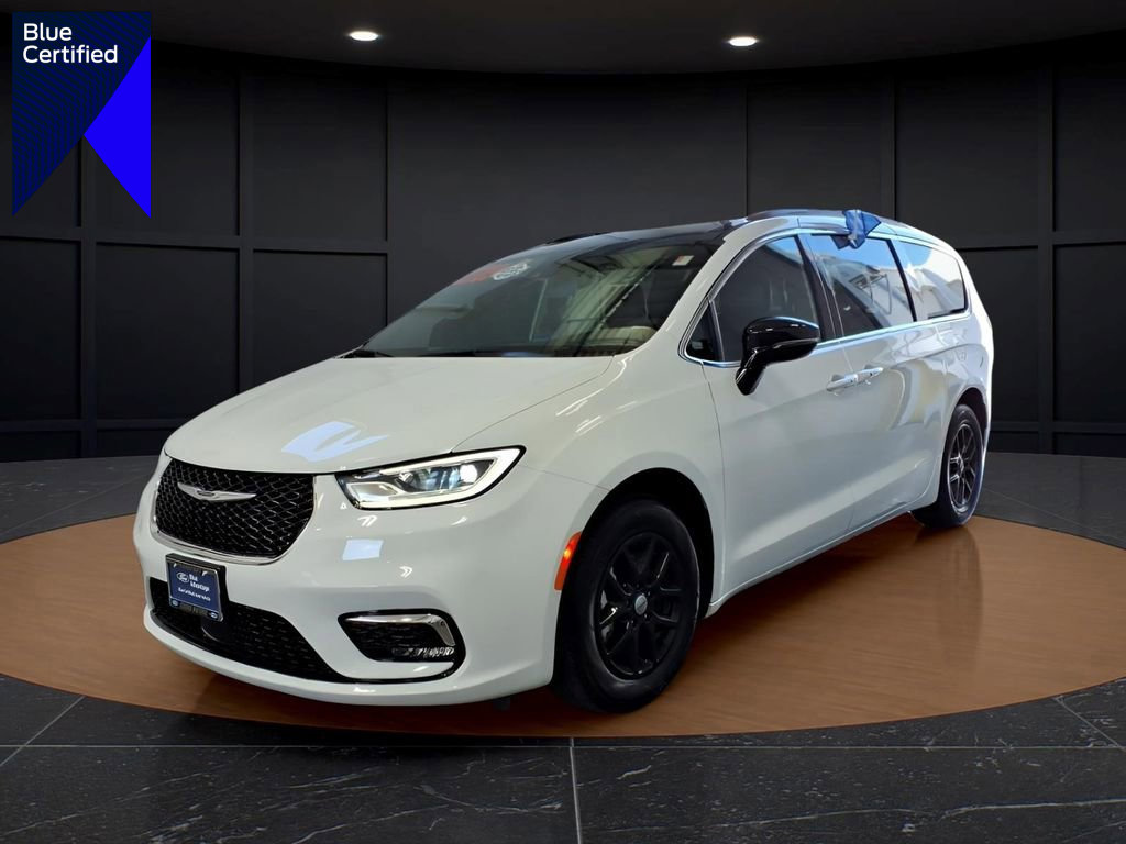 Used 2025 Chrysler Pacifica Select