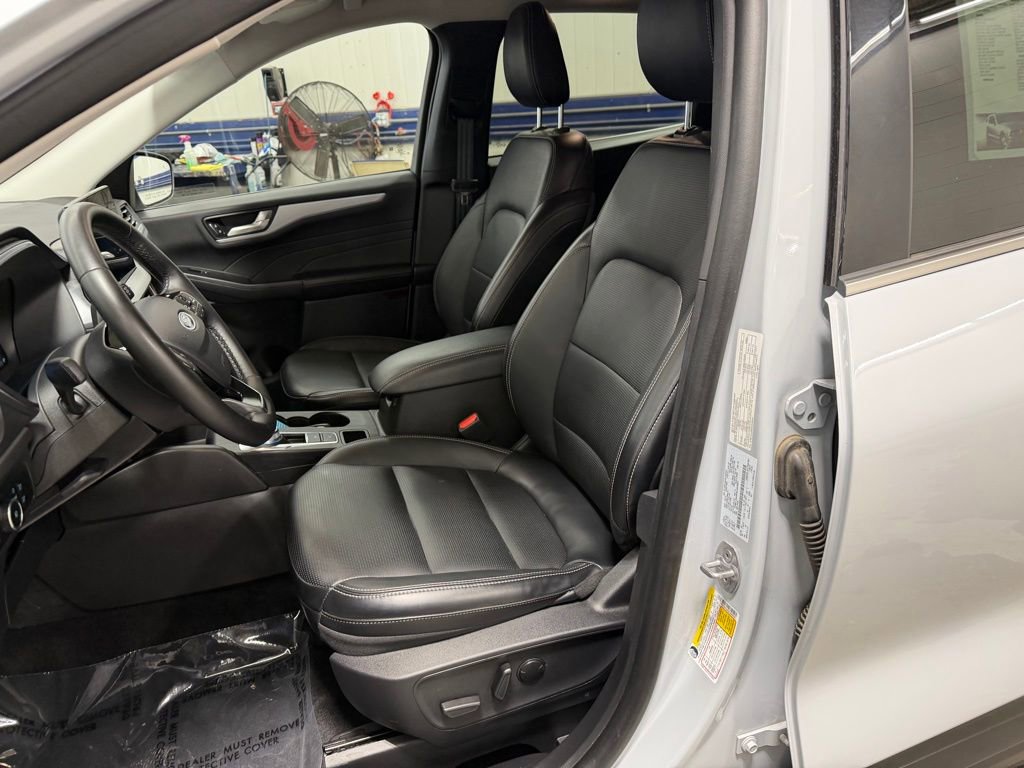 Certified 2025 Ford Escape Platinum AWD/4WD image 14