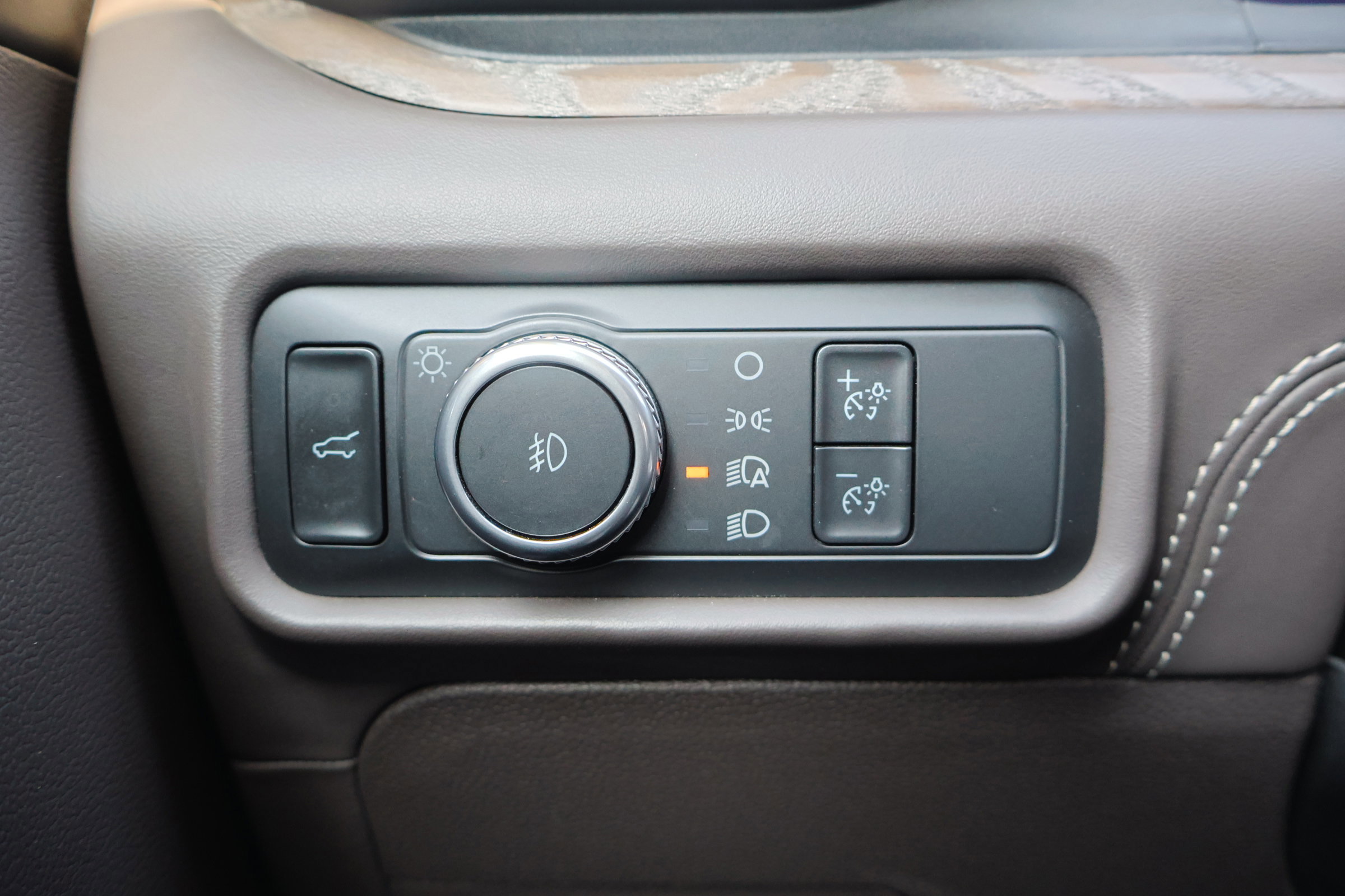 Certified 2022 Ford Explorer Platinum w/ Equipment Group 601A image 18