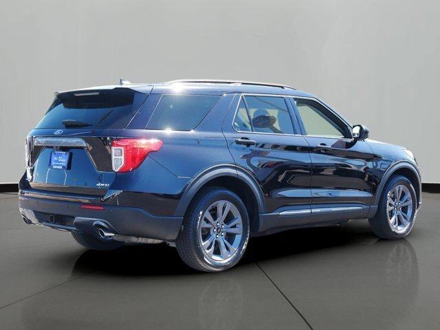 Certified 2023 Ford Explorer XLT w/ Equipment Group 202A AWD/4WD image 3