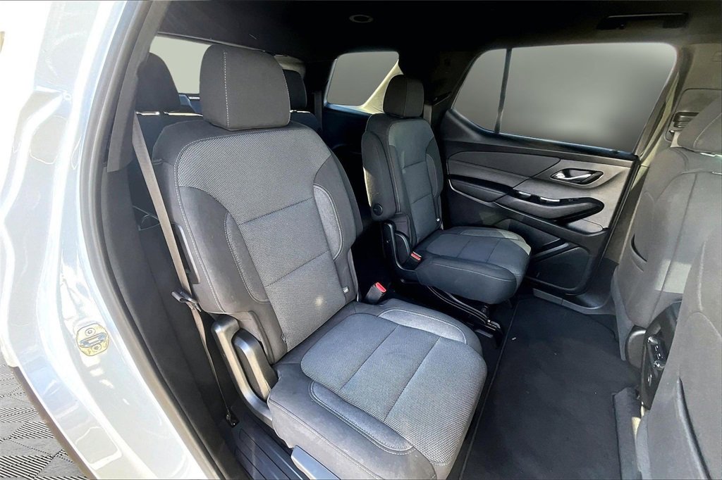 Used 2022 Chevrolet Traverse LT image 27