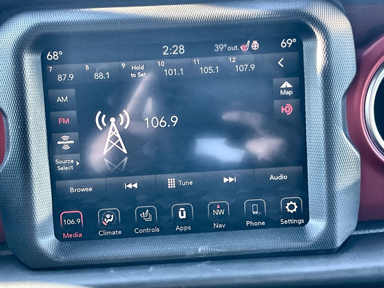 Used 2023 Jeep Wrangler Unlimited Rubicon w/ Steel Bumper Group image 18