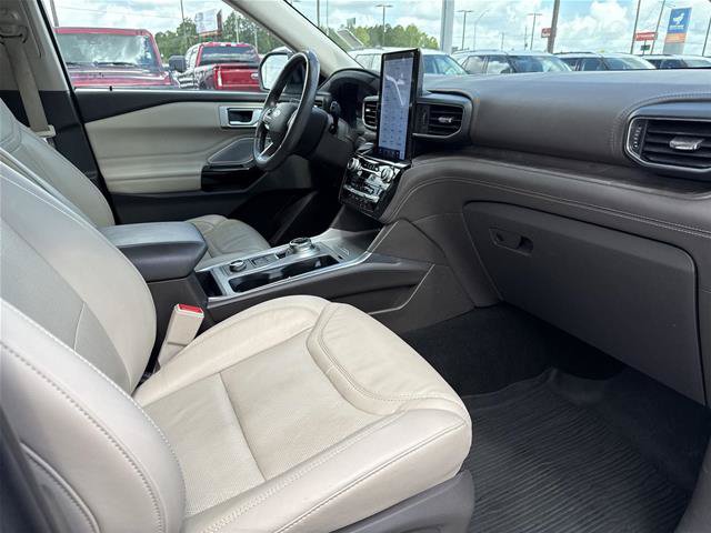 Certified 2023 Ford Explorer Platinum w/ Technology Package AWD/4WD image 22