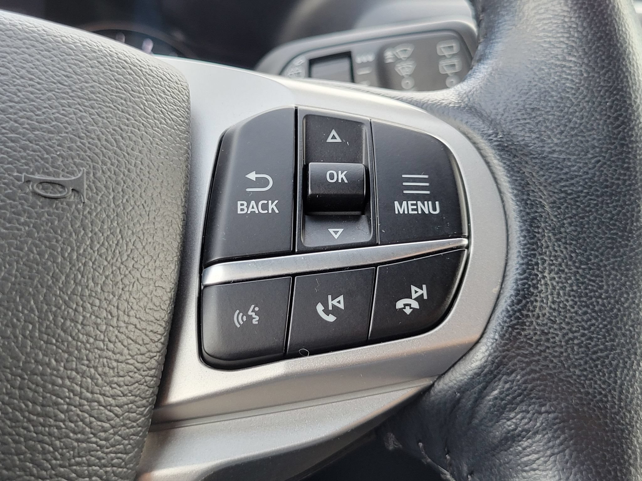 Certified 2023 Ford Explorer Limited w/ Limited Technology Package RWD image 17