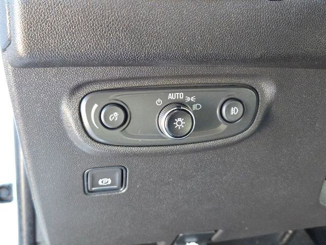 Used 2023 GMC Terrain SLT image 23