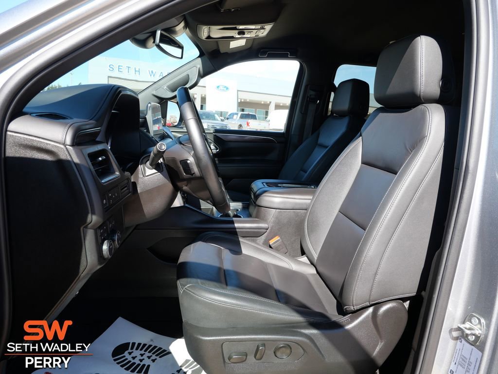 Used 2024 Chevrolet Suburban LT image 16