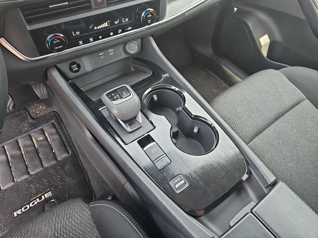 Used 2025 Nissan Rogue SV FWD image 28
