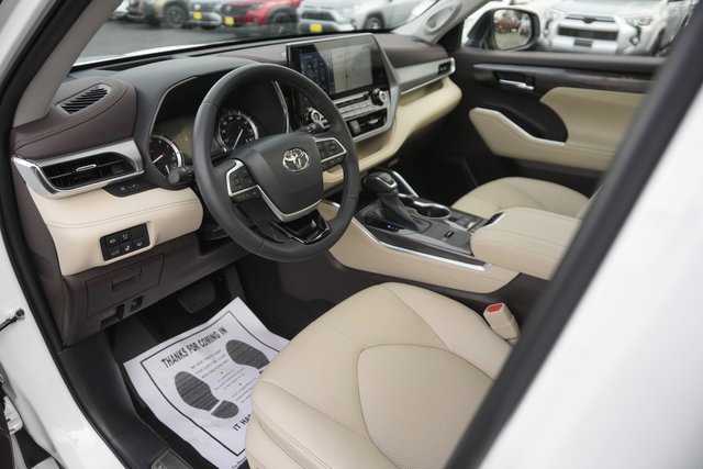 Used 2022 Toyota Highlander Platinum image 8