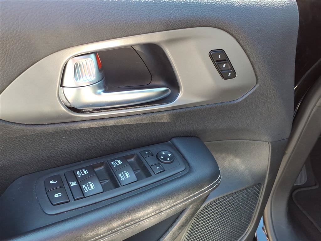 Used 2025 Chrysler Pacifica Select FWD image 11