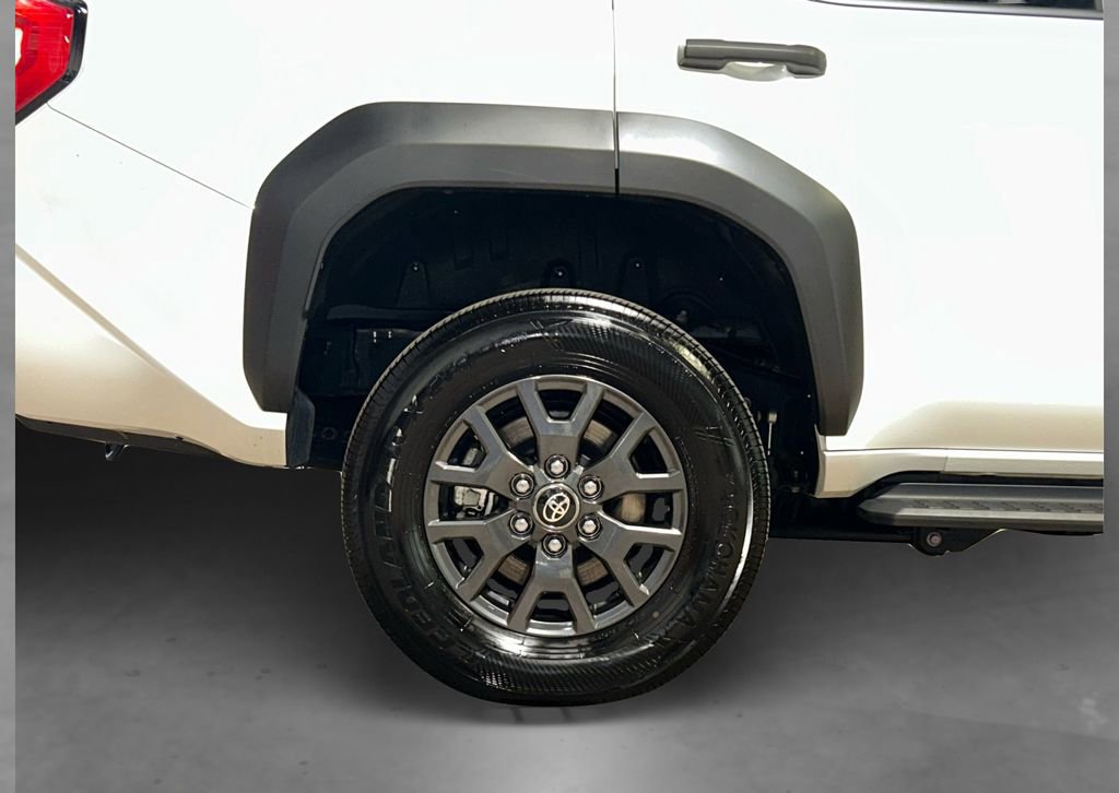 Used 2025 Toyota 4Runner SR5 AWD/4WD image 18