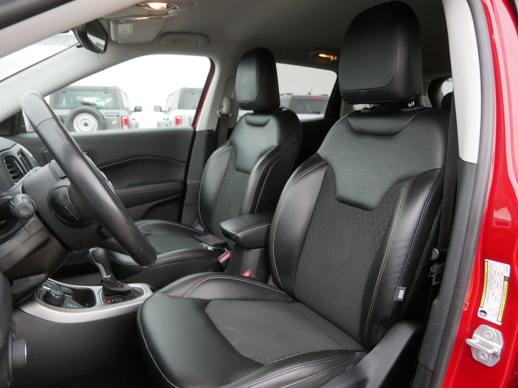 Used 2018 Jeep Compass Latitude w/ Cold Weather Group AWD/4WD image 9