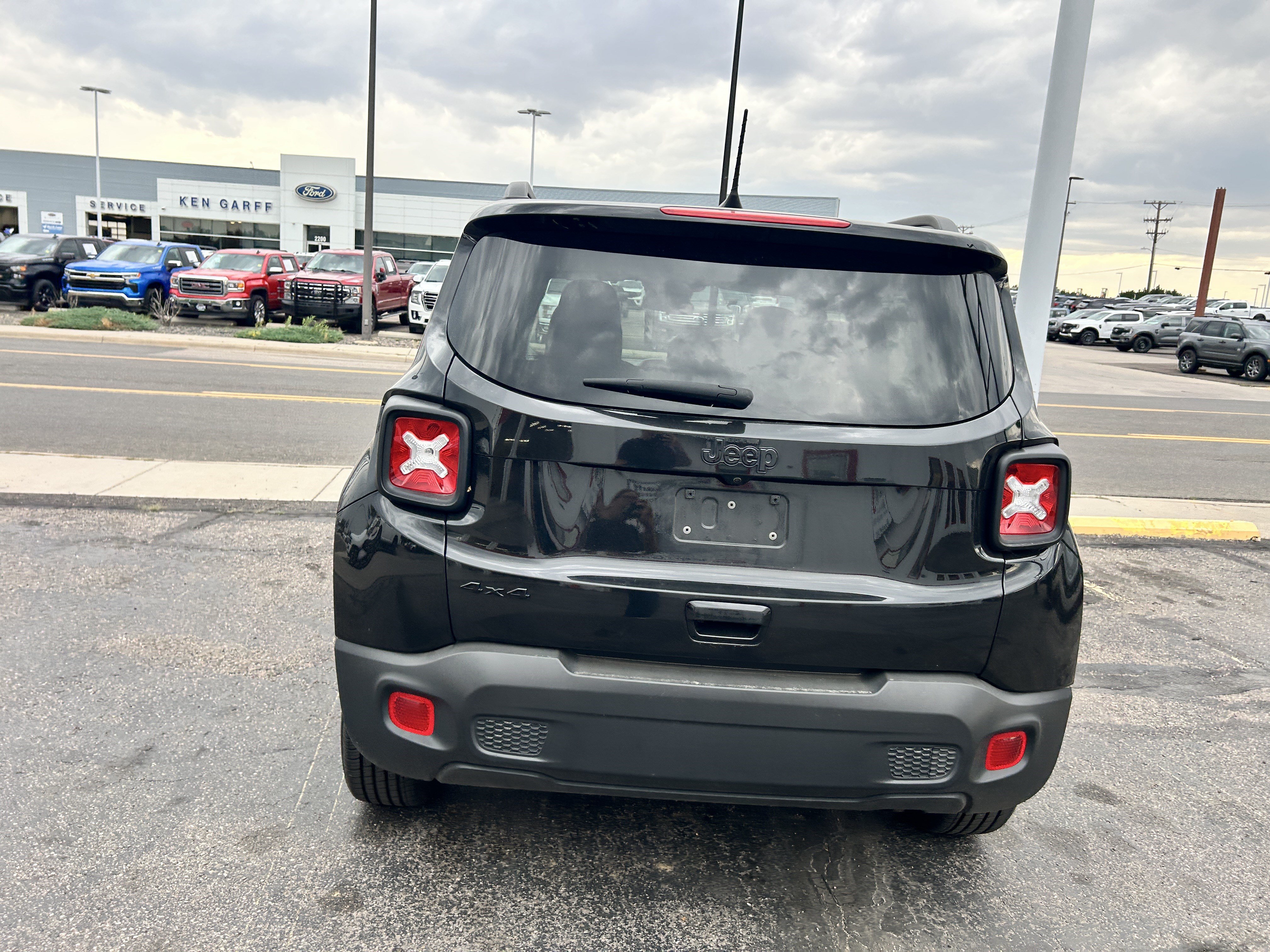Used 2023 Jeep Renegade Latitude AWD/4WD image 4