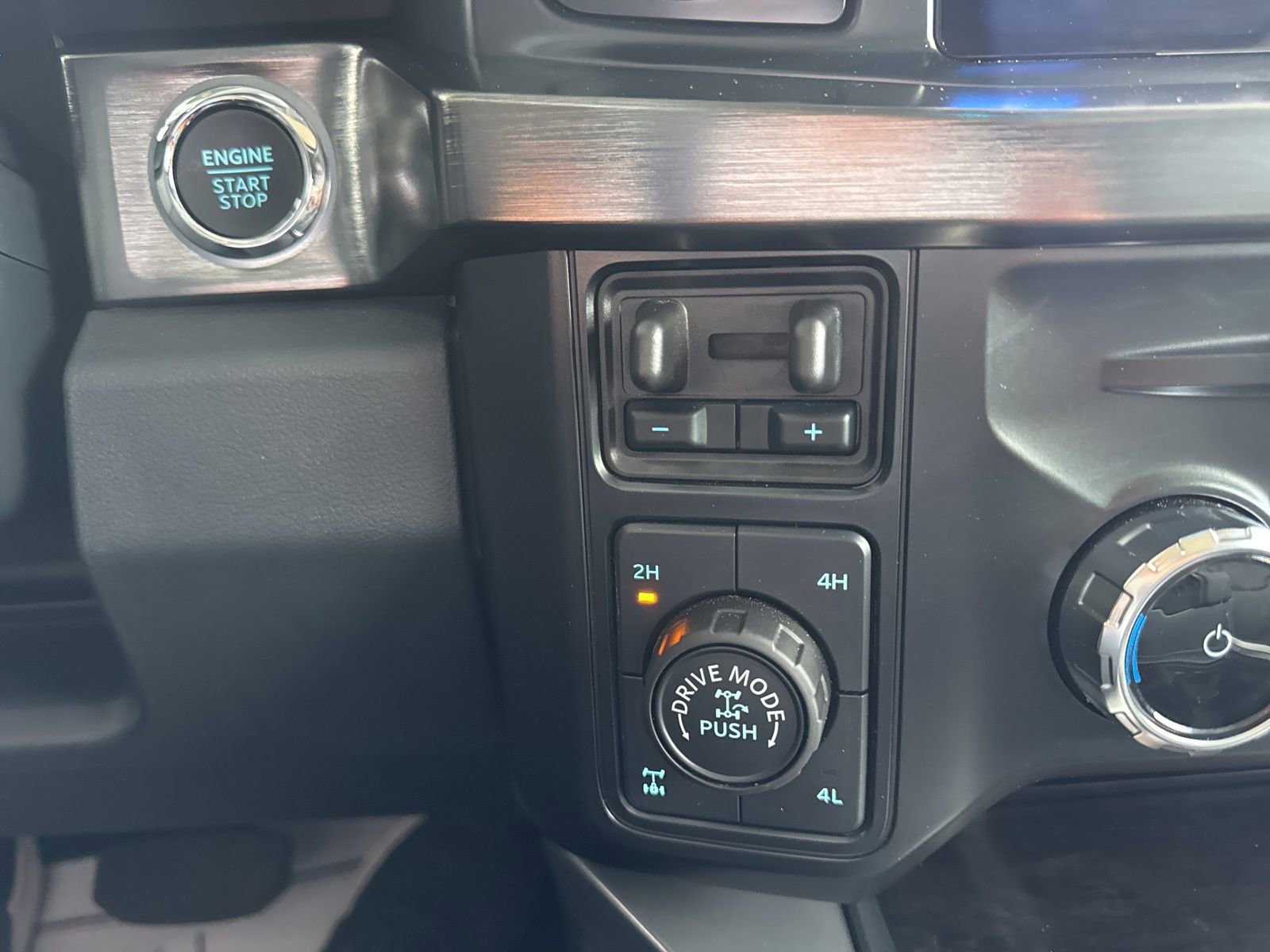 Certified 2024 Ford F250 Lariat w/ Lariat Ultimate Package image 34