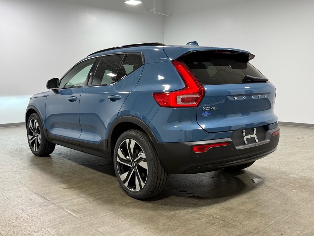 Used 2023 Volvo XC40 B5 Plus w/ Protection Package Premier image 6