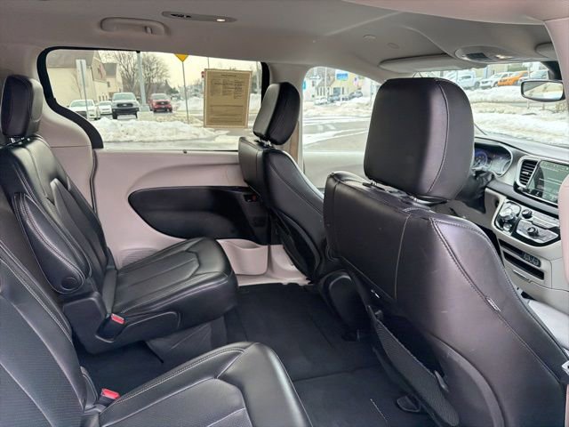 Used 2023 Chrysler Pacifica Touring-L FWD image 33