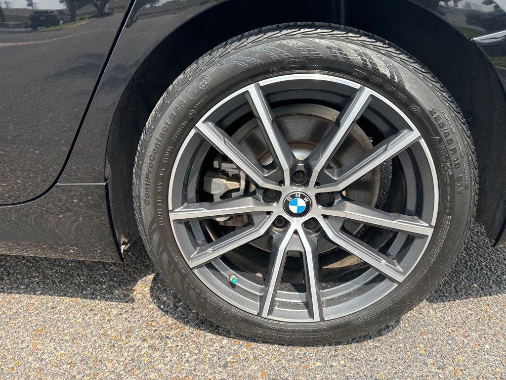 Used 2020 BMW 330i Sedan w/ Driving Assistance Package RWD image 11