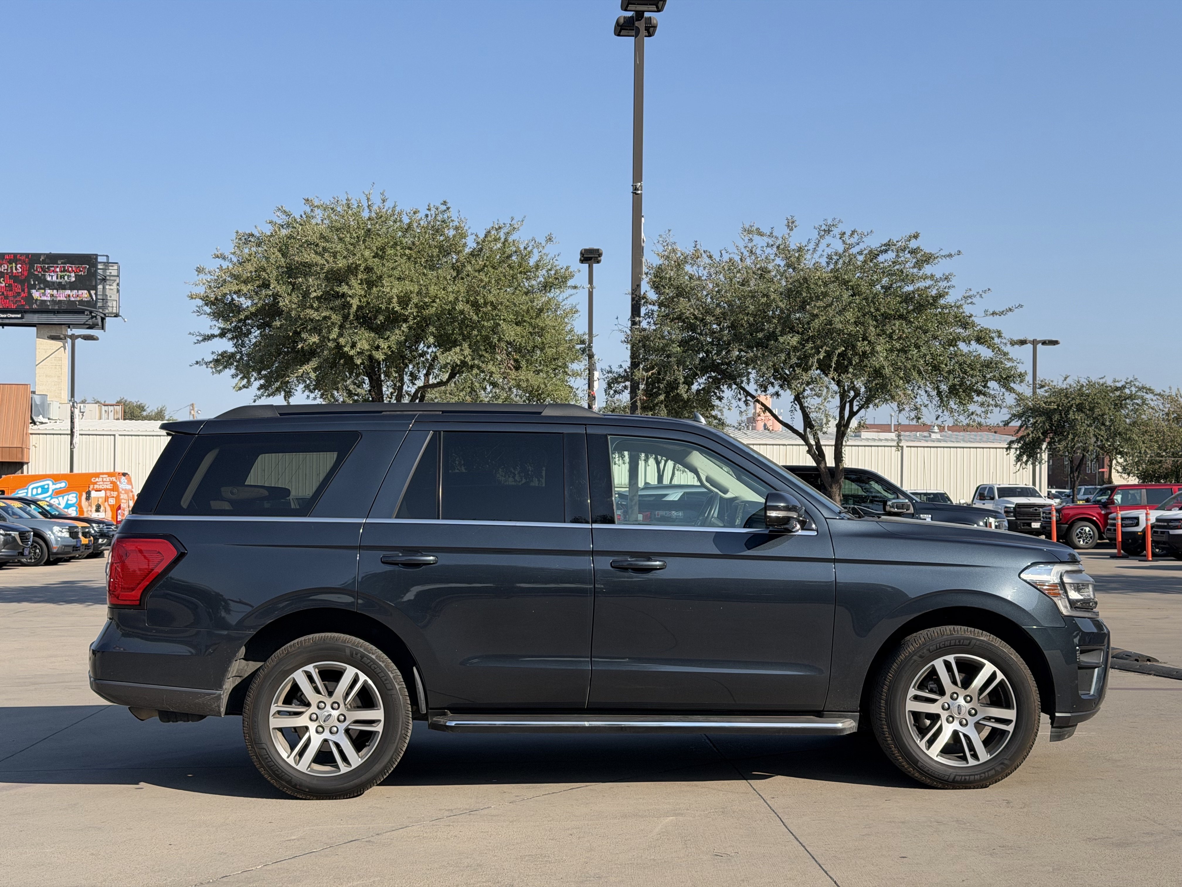 Certified 2022 Ford Expedition XLT RWD image 3