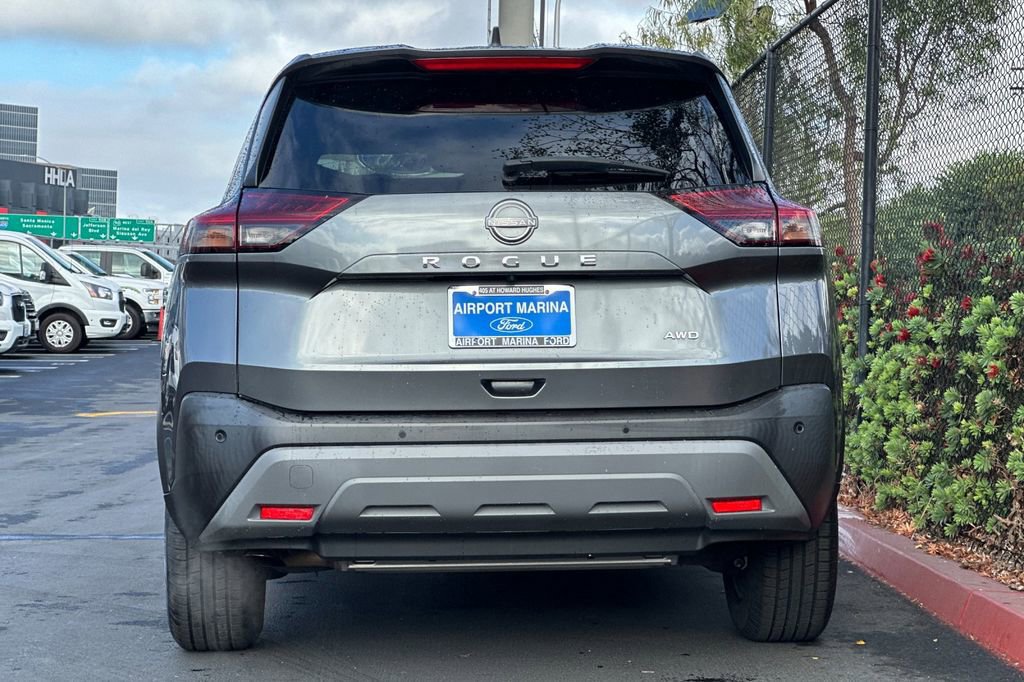 Used 2023 Nissan Rogue S image 5