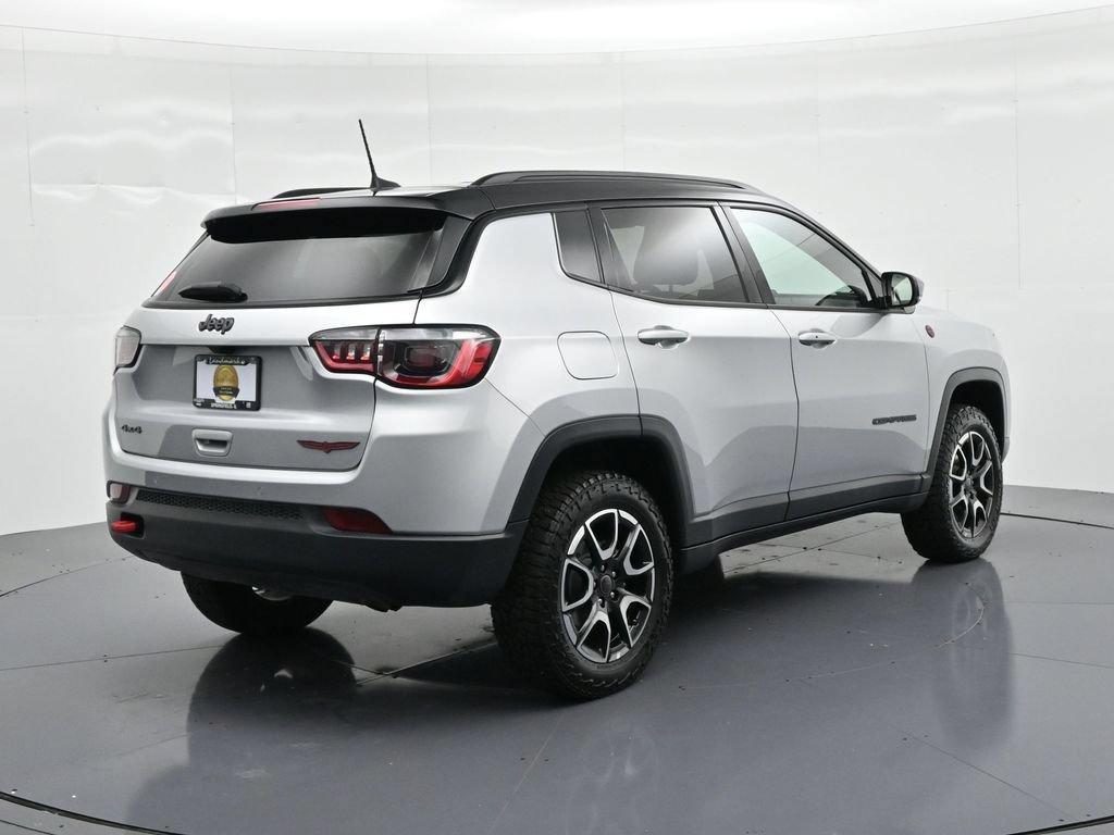 Used 2025 Jeep Compass Trailhawk AWD/4WD image 5