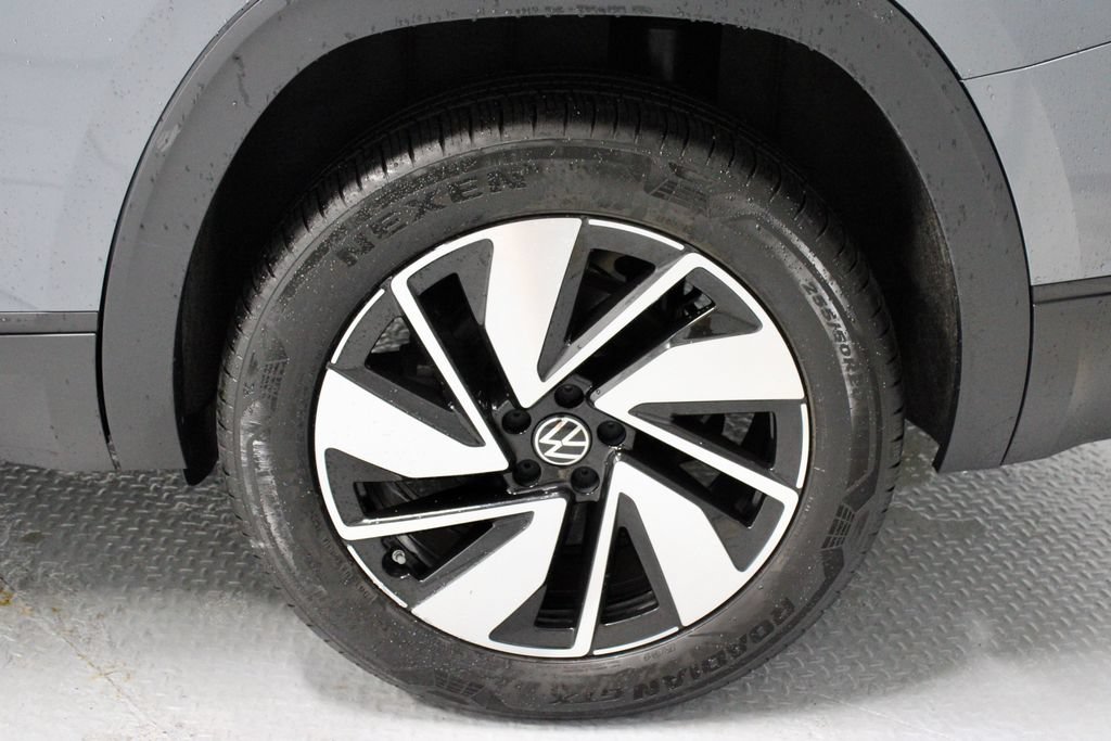 Used 2024 Volkswagen Atlas SE AWD/4WD image 19