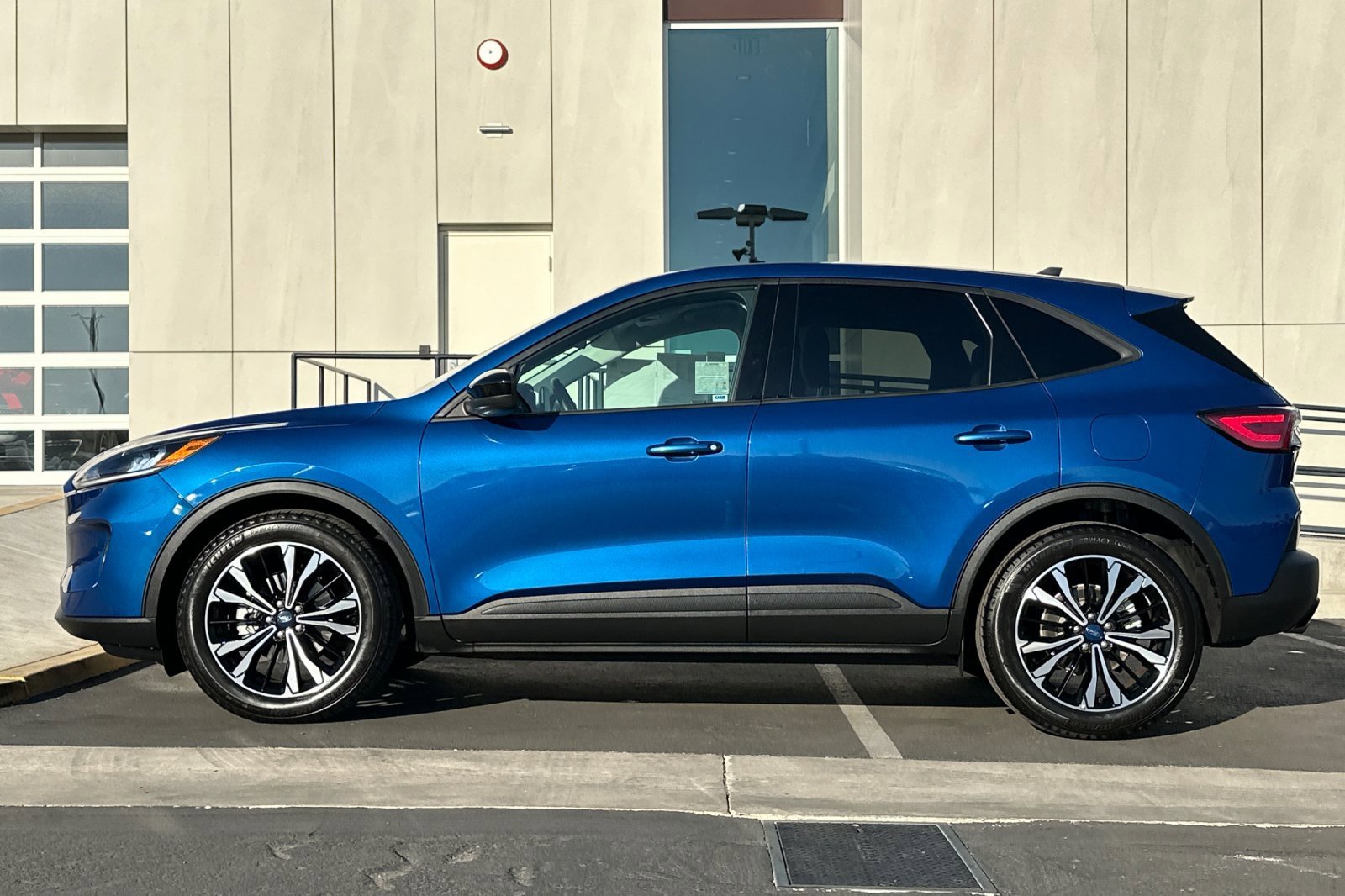 Certified 2022 Ford Escape SE w/ SE Sport Appearance Package image 6