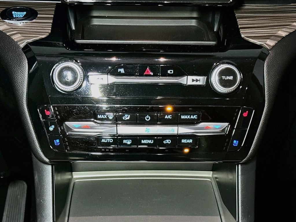 Certified 2023 Ford Explorer Limited AWD/4WD image 13
