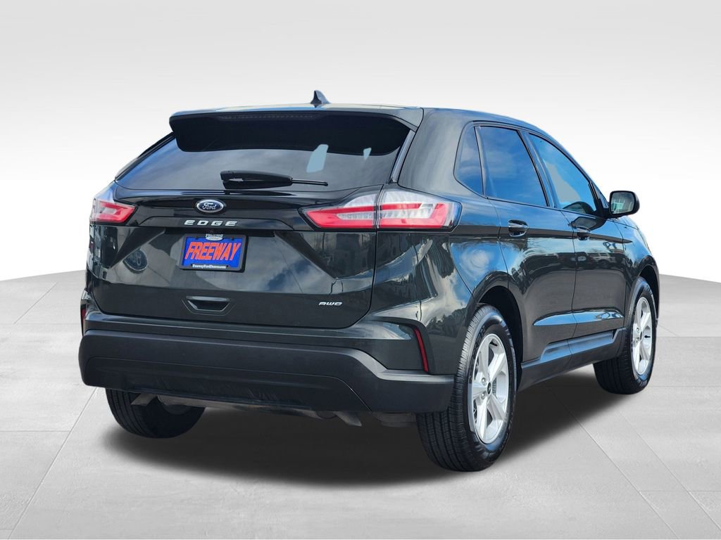 Certified 2024 Ford Edge SE image 3
