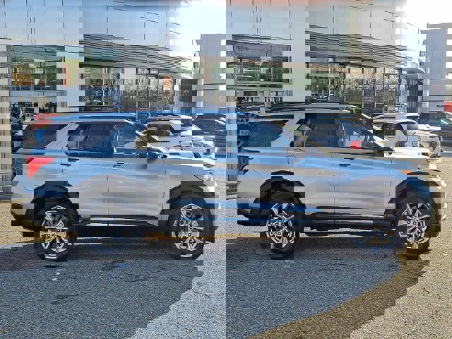 Certified 2024 Ford Explorer XLT w/ Equipment Group 202A image 10